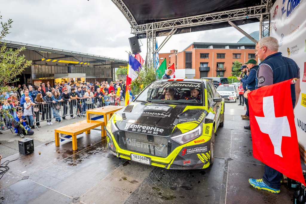 Simon Vallentin og Nathalie Solbach-Schmidt fik markeret sig i den talstærke RC2-klasse, men blev ramt af to punkteringer på den femte hastighedsprøve, netop som de var ved at køre sig ind i Top-5 blandt rallyets 52 startende hold